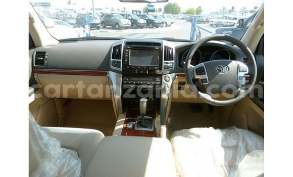 Buy Import Toyota Land Cruiser White Car in Import - Dubai in Arusha Buy Import Toyota Land Cruiser White Car in Import - Dubai in Arusha