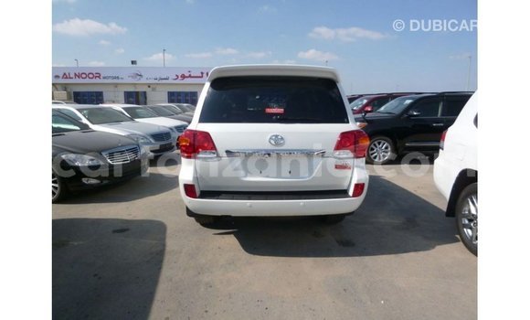 Buy Import Toyota Land Cruiser White Car in Import - Dubai in Arusha Buy Import Toyota Land Cruiser White Car in Import - Dubai in Arusha