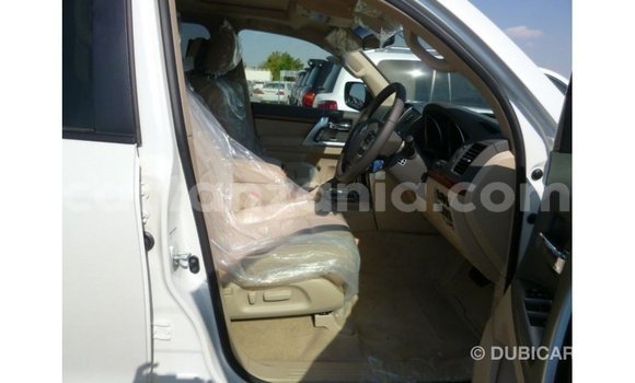 Buy Import Toyota Land Cruiser White Car in Import - Dubai in Arusha Buy Import Toyota Land Cruiser White Car in Import - Dubai in Arusha