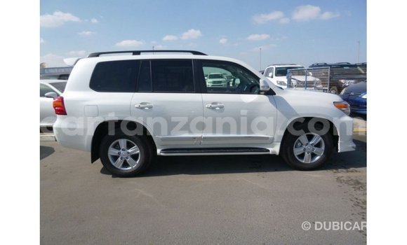 Buy Import Toyota Land Cruiser White Car in Import - Dubai in Arusha Buy Import Toyota Land Cruiser White Car in Import - Dubai in Arusha