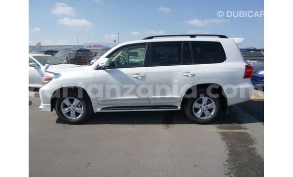 Buy Import Toyota Land Cruiser White Car in Import - Dubai in Arusha Buy Import Toyota Land Cruiser White Car in Import - Dubai in Arusha