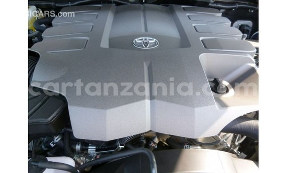 Buy Import Toyota Land Cruiser White Car in Import - Dubai in Arusha Buy Import Toyota Land Cruiser White Car in Import - Dubai in Arusha