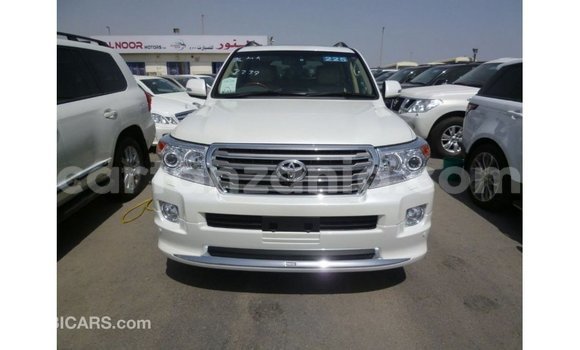 Nunua Imported Toyota Land Cruiser Nyeupe Gari ndani ya Import - Dubai nchini Arusha Nunua Imported Toyota Land Cruiser Nyeupe Gari ndani ya Import - Dubai nchini Arusha