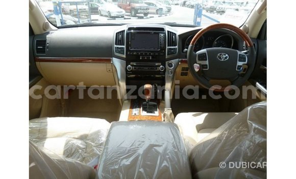 Nunua Imported Toyota Land Cruiser Nyeupe Gari ndani ya Import - Dubai nchini Arusha Nunua Imported Toyota Land Cruiser Nyeupe Gari ndani ya Import - Dubai nchini Arusha
