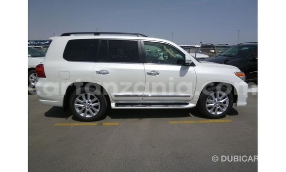 Nunua Imported Toyota Land Cruiser Nyeupe Gari ndani ya Import - Dubai nchini Arusha Nunua Imported Toyota Land Cruiser Nyeupe Gari ndani ya Import - Dubai nchini Arusha