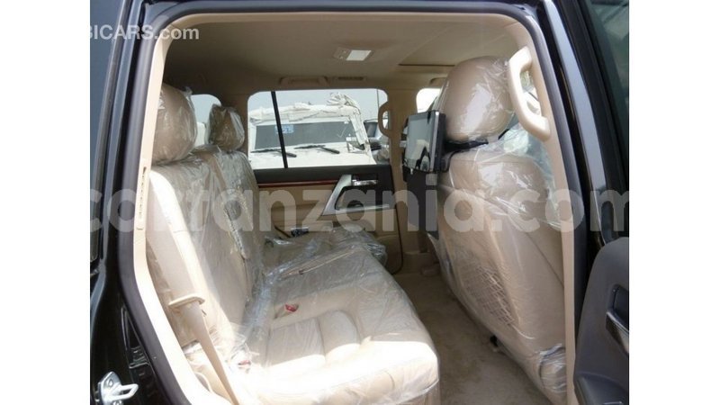 Big with watermark toyota land cruiser arusha import dubai 8560