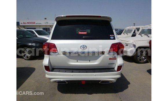Buy Import Toyota Land Cruiser White Car in Import - Dubai in Arusha Buy Import Toyota Land Cruiser White Car in Import - Dubai in Arusha
