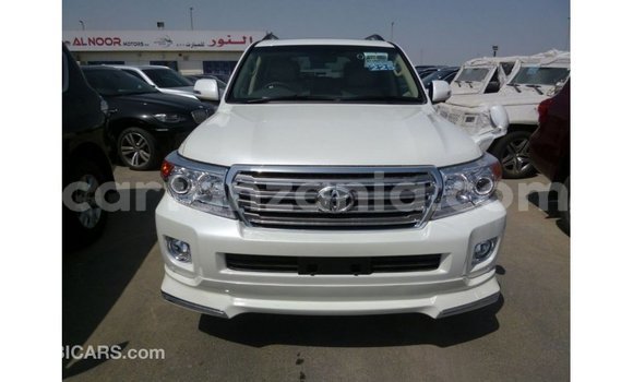 Buy Import Toyota Land Cruiser White Car in Import - Dubai in Arusha Buy Import Toyota Land Cruiser White Car in Import - Dubai in Arusha