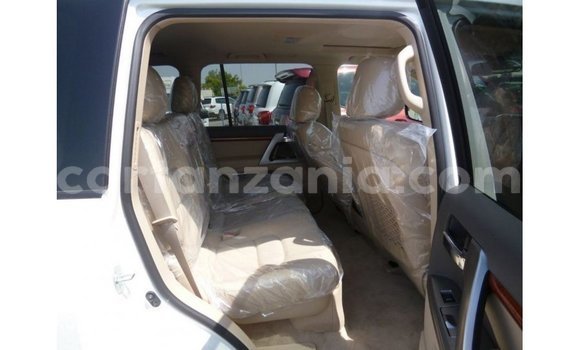 Buy Import Toyota Land Cruiser White Car in Import - Dubai in Arusha Buy Import Toyota Land Cruiser White Car in Import - Dubai in Arusha