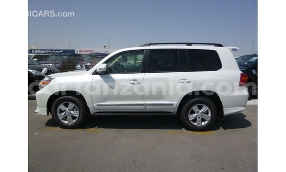 Buy Import Toyota Land Cruiser White Car in Import - Dubai in Arusha Buy Import Toyota Land Cruiser White Car in Import - Dubai in Arusha