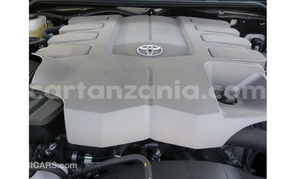 Buy Import Toyota Land Cruiser White Car in Import - Dubai in Arusha Buy Import Toyota Land Cruiser White Car in Import - Dubai in Arusha