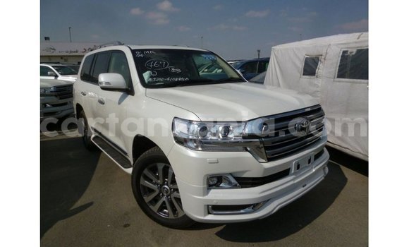 Nunua Imported Toyota Land Cruiser Nyeupe Gari ndani ya Import - Dubai nchini Arusha Nunua Imported Toyota Land Cruiser Nyeupe Gari ndani ya Import - Dubai nchini Arusha