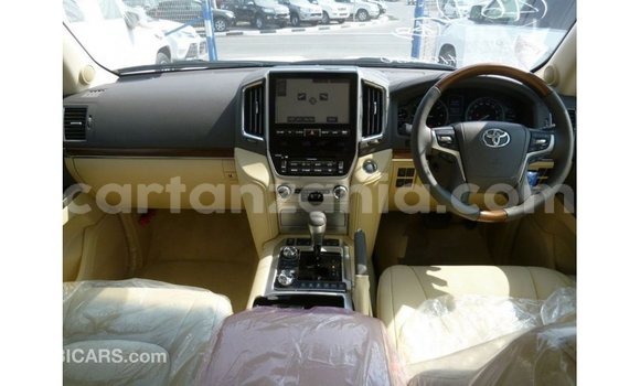 Nunua Imported Toyota Land Cruiser Nyeupe Gari ndani ya Import - Dubai nchini Arusha Nunua Imported Toyota Land Cruiser Nyeupe Gari ndani ya Import - Dubai nchini Arusha