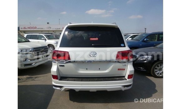 Nunua Imported Toyota Land Cruiser Nyeupe Gari ndani ya Import - Dubai nchini Arusha Nunua Imported Toyota Land Cruiser Nyeupe Gari ndani ya Import - Dubai nchini Arusha