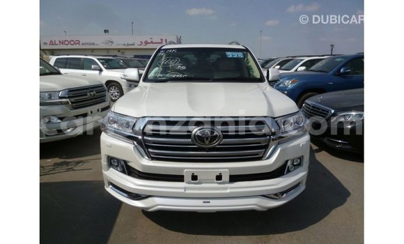 Nunua Imported Toyota Land Cruiser Nyeupe Gari ndani ya Import - Dubai nchini Arusha Nunua Imported Toyota Land Cruiser Nyeupe Gari ndani ya Import - Dubai nchini Arusha