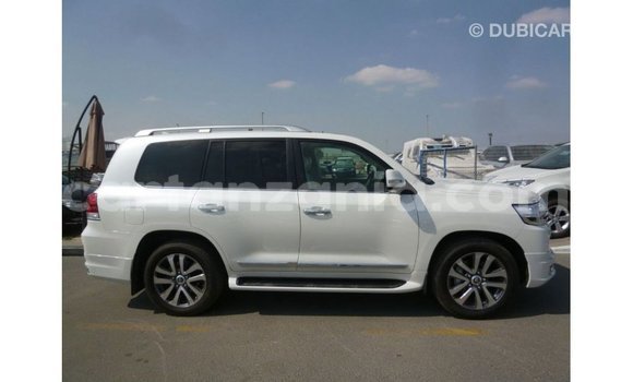 Nunua Imported Toyota Land Cruiser Nyeupe Gari ndani ya Import - Dubai nchini Arusha Nunua Imported Toyota Land Cruiser Nyeupe Gari ndani ya Import - Dubai nchini Arusha