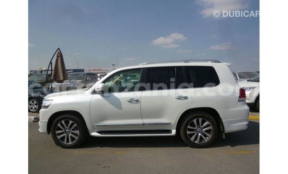 Nunua Imported Toyota Land Cruiser Nyeupe Gari ndani ya Import - Dubai nchini Arusha Nunua Imported Toyota Land Cruiser Nyeupe Gari ndani ya Import - Dubai nchini Arusha