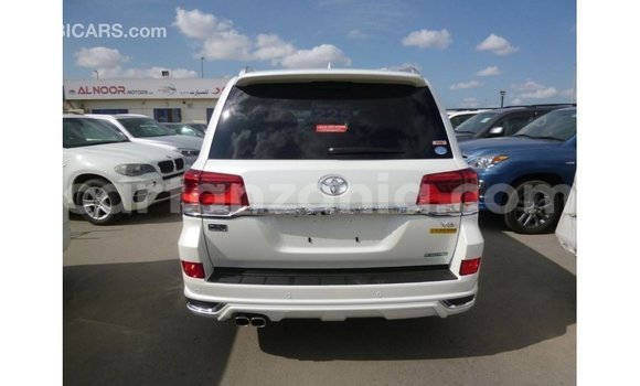 Nunua Imported Toyota Land Cruiser Nyeupe Gari ndani ya Import - Dubai nchini Arusha Nunua Imported Toyota Land Cruiser Nyeupe Gari ndani ya Import - Dubai nchini Arusha