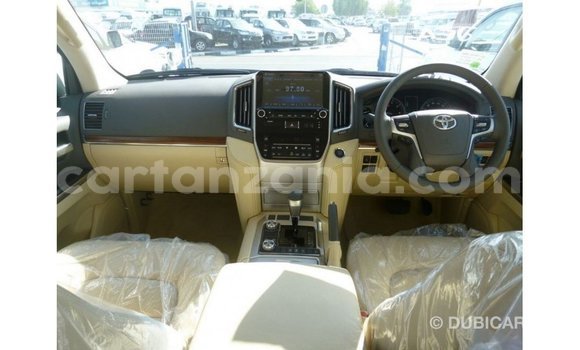 Nunua Imported Toyota Land Cruiser Nyeupe Gari ndani ya Import - Dubai nchini Arusha Nunua Imported Toyota Land Cruiser Nyeupe Gari ndani ya Import - Dubai nchini Arusha