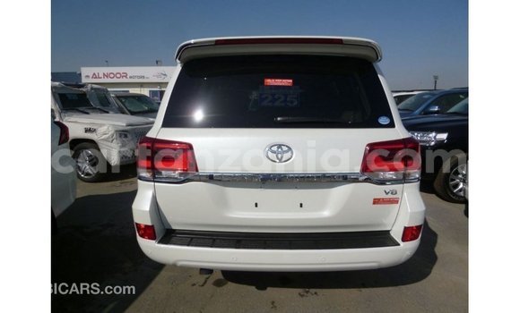 Nunua Imported Toyota Land Cruiser Nyeupe Gari ndani ya Import - Dubai nchini Arusha Nunua Imported Toyota Land Cruiser Nyeupe Gari ndani ya Import - Dubai nchini Arusha