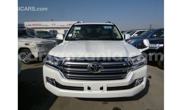 Nunua Imported Toyota Land Cruiser Nyeupe Gari ndani ya Import - Dubai nchini Arusha Nunua Imported Toyota Land Cruiser Nyeupe Gari ndani ya Import - Dubai nchini Arusha