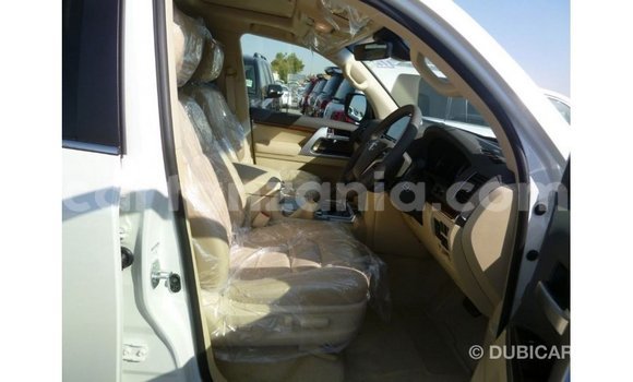 Nunua Imported Toyota Land Cruiser Nyeupe Gari ndani ya Import - Dubai nchini Arusha Nunua Imported Toyota Land Cruiser Nyeupe Gari ndani ya Import - Dubai nchini Arusha