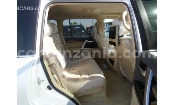 Nunua Imported Toyota Land Cruiser Nyeupe Gari ndani ya Import - Dubai nchini Arusha Nunua Imported Toyota Land Cruiser Nyeupe Gari ndani ya Import - Dubai nchini Arusha