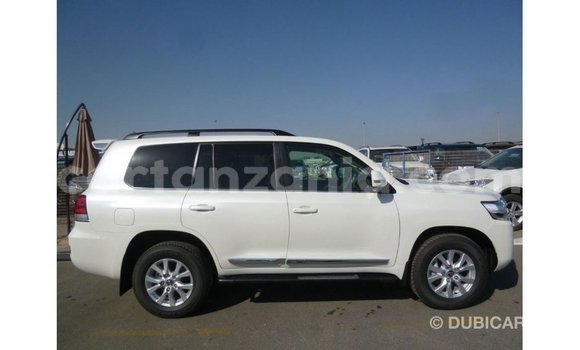 Nunua Imported Toyota Land Cruiser Nyeupe Gari ndani ya Import - Dubai nchini Arusha Nunua Imported Toyota Land Cruiser Nyeupe Gari ndani ya Import - Dubai nchini Arusha