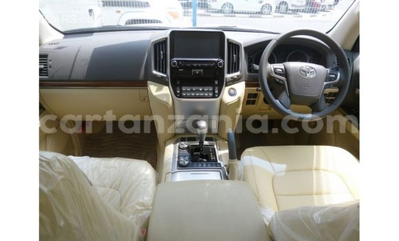 Buy Import Toyota Land Cruiser White Car in Import - Dubai in Arusha Buy Import Toyota Land Cruiser White Car in Import - Dubai in Arusha