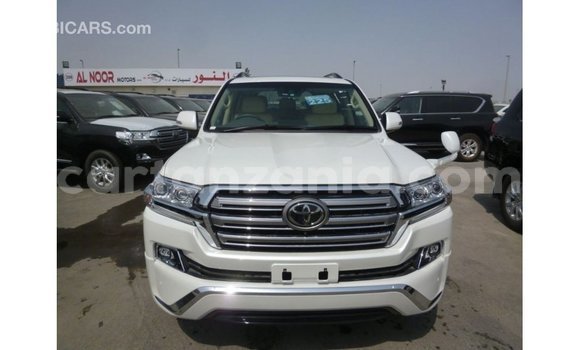 Buy Import Toyota Land Cruiser White Car in Import - Dubai in Arusha Buy Import Toyota Land Cruiser White Car in Import - Dubai in Arusha