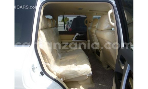 Buy Import Toyota Land Cruiser White Car in Import - Dubai in Arusha Buy Import Toyota Land Cruiser White Car in Import - Dubai in Arusha