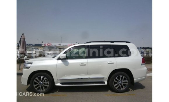 Buy Import Toyota Land Cruiser White Car in Import - Dubai in Arusha Buy Import Toyota Land Cruiser White Car in Import - Dubai in Arusha