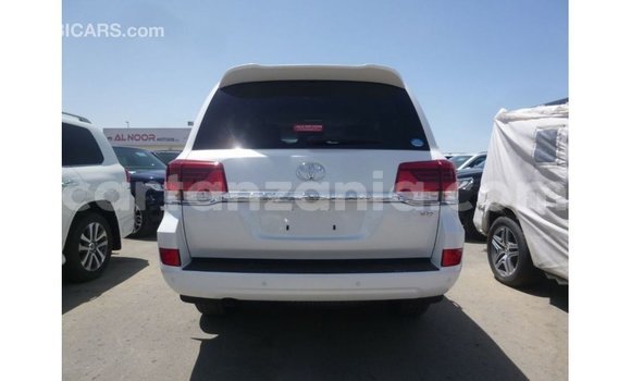 Buy Import Toyota Land Cruiser White Car in Import - Dubai in Arusha Buy Import Toyota Land Cruiser White Car in Import - Dubai in Arusha
