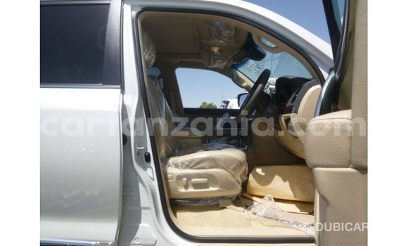 Buy Import Toyota Land Cruiser White Car in Import - Dubai in Arusha Buy Import Toyota Land Cruiser White Car in Import - Dubai in Arusha