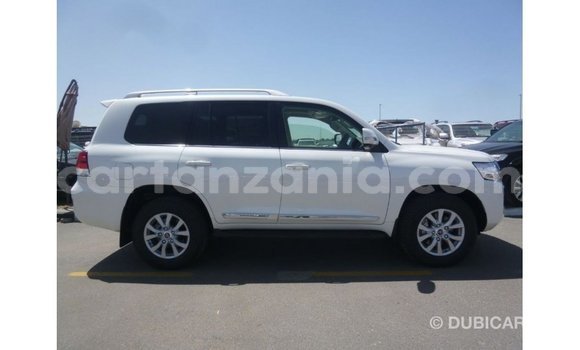 Buy Import Toyota Land Cruiser White Car in Import - Dubai in Arusha Buy Import Toyota Land Cruiser White Car in Import - Dubai in Arusha