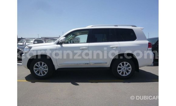 Buy Import Toyota Land Cruiser White Car in Import - Dubai in Arusha Buy Import Toyota Land Cruiser White Car in Import - Dubai in Arusha
