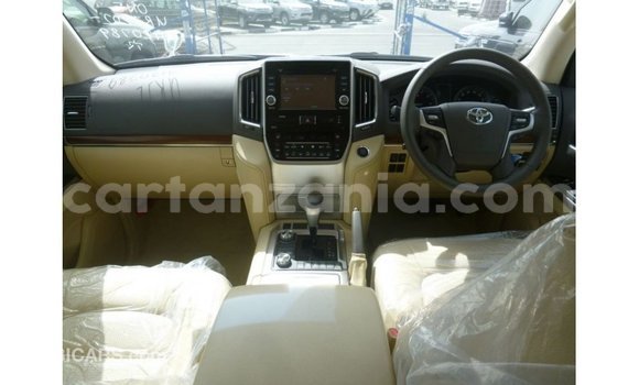 Nunua Imported Toyota Land Cruiser Nyeupe Gari ndani ya Import - Dubai nchini Arusha Nunua Imported Toyota Land Cruiser Nyeupe Gari ndani ya Import - Dubai nchini Arusha