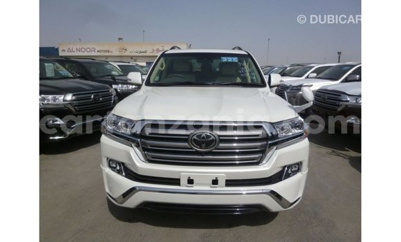 Nunua Imported Toyota Land Cruiser Nyeupe Gari ndani ya Import - Dubai nchini Arusha Nunua Imported Toyota Land Cruiser Nyeupe Gari ndani ya Import - Dubai nchini Arusha