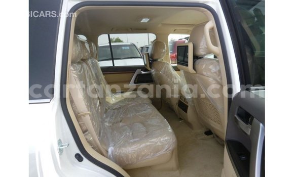 Nunua Imported Toyota Land Cruiser Nyeupe Gari ndani ya Import - Dubai nchini Arusha Nunua Imported Toyota Land Cruiser Nyeupe Gari ndani ya Import - Dubai nchini Arusha