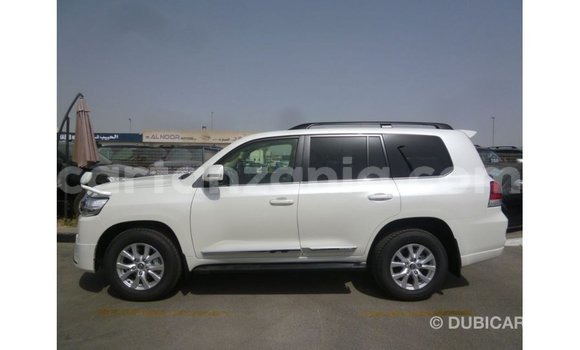 Nunua Imported Toyota Land Cruiser Nyeupe Gari ndani ya Import - Dubai nchini Arusha Nunua Imported Toyota Land Cruiser Nyeupe Gari ndani ya Import - Dubai nchini Arusha