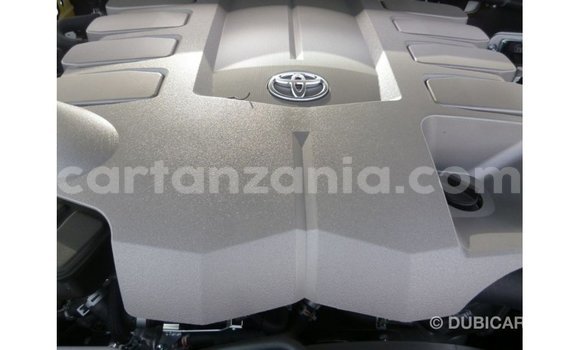 Nunua Imported Toyota Land Cruiser Nyeupe Gari ndani ya Import - Dubai nchini Arusha Nunua Imported Toyota Land Cruiser Nyeupe Gari ndani ya Import - Dubai nchini Arusha