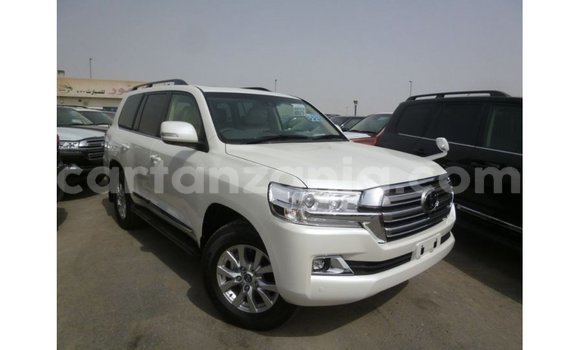Nunua Imported Toyota Land Cruiser Nyeupe Gari ndani ya Import - Dubai nchini Arusha Nunua Imported Toyota Land Cruiser Nyeupe Gari ndani ya Import - Dubai nchini Arusha
