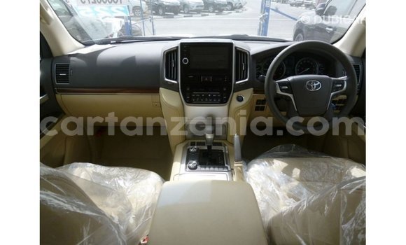 Nunua Imported Toyota Land Cruiser Nyeupe Gari ndani ya Import - Dubai nchini Arusha Nunua Imported Toyota Land Cruiser Nyeupe Gari ndani ya Import - Dubai nchini Arusha