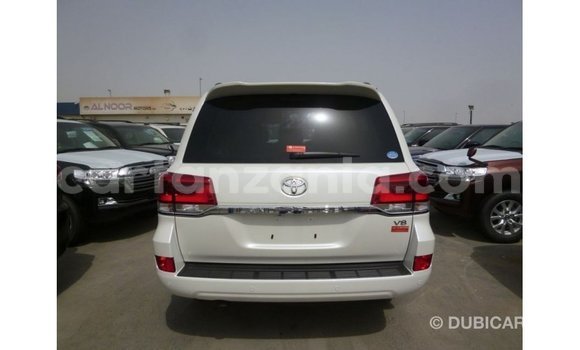 Nunua Imported Toyota Land Cruiser Nyeupe Gari ndani ya Import - Dubai nchini Arusha Nunua Imported Toyota Land Cruiser Nyeupe Gari ndani ya Import - Dubai nchini Arusha
