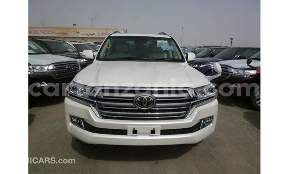 Nunua Imported Toyota Land Cruiser Nyeupe Gari ndani ya Import - Dubai nchini Arusha Nunua Imported Toyota Land Cruiser Nyeupe Gari ndani ya Import - Dubai nchini Arusha