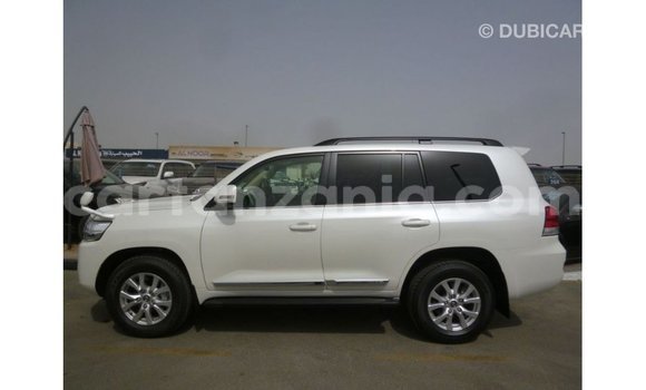 Nunua Imported Toyota Land Cruiser Nyeupe Gari ndani ya Import - Dubai nchini Arusha Nunua Imported Toyota Land Cruiser Nyeupe Gari ndani ya Import - Dubai nchini Arusha