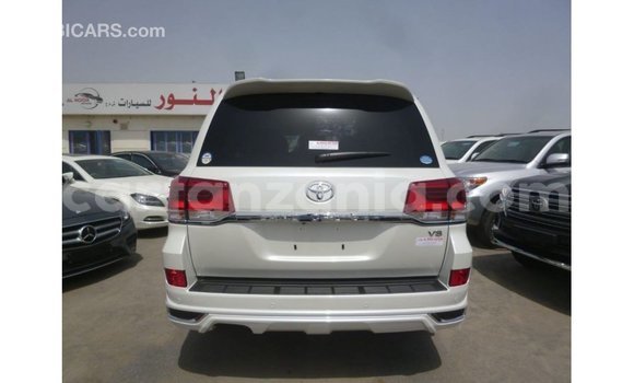 Buy Import Toyota Land Cruiser White Car in Import - Dubai in Arusha Buy Import Toyota Land Cruiser White Car in Import - Dubai in Arusha