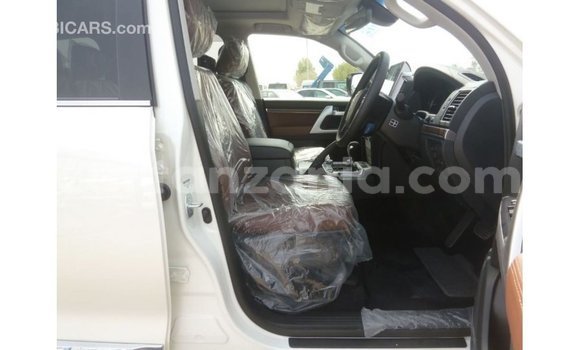 Buy Import Toyota Land Cruiser White Car in Import - Dubai in Arusha Buy Import Toyota Land Cruiser White Car in Import - Dubai in Arusha
