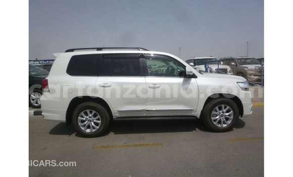Buy Import Toyota Land Cruiser White Car in Import - Dubai in Arusha Buy Import Toyota Land Cruiser White Car in Import - Dubai in Arusha