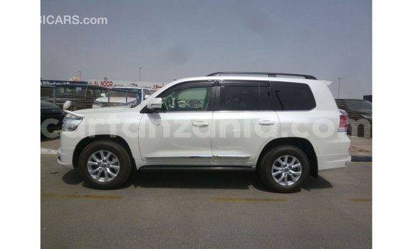 Buy Import Toyota Land Cruiser White Car in Import - Dubai in Arusha Buy Import Toyota Land Cruiser White Car in Import - Dubai in Arusha